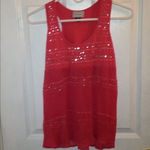 Cute tank top with sequins.